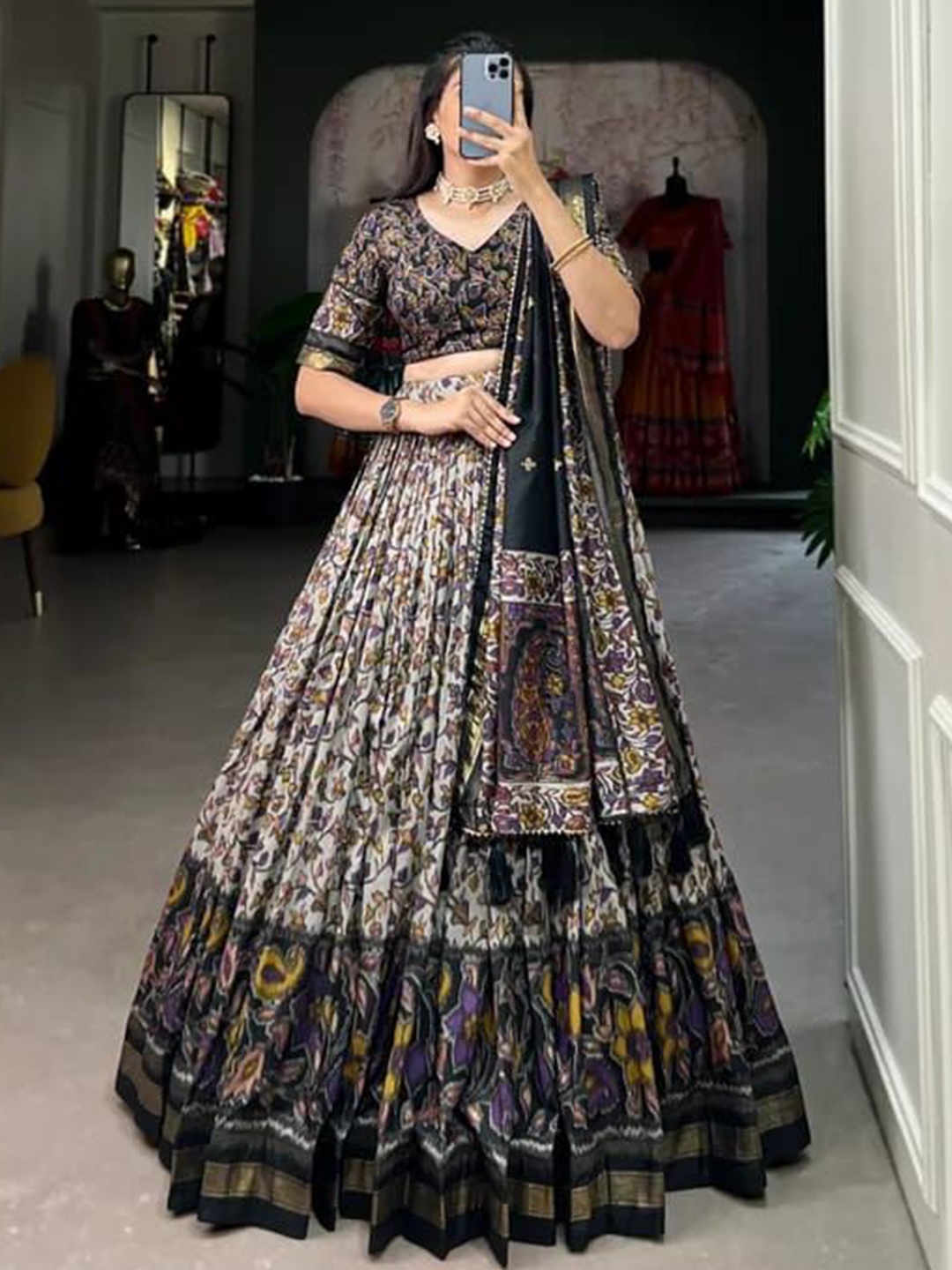 RADHVI BIZ Floral Printed Silk Ready to Wear Lehenga & Semi-Stitched Blouse With Dupatta, Black
RADHVI BIZ Floral Printed Silk Ready to Wear Lehenga & Semi-Stitched Blouse With Dupatta, Black