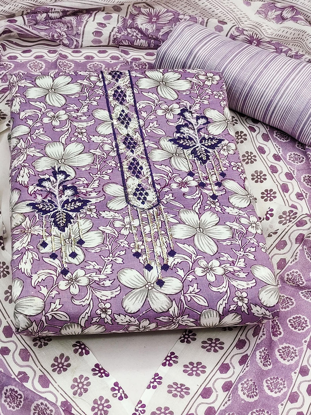 SHADOW & SAINING Floral Printed Sequinned Pure Cotton Unstitched Dress Material, Lavender
SHADOW & SAINING Floral Printed Sequinned Pure Cotton Unstitched Dress Material, Lavender