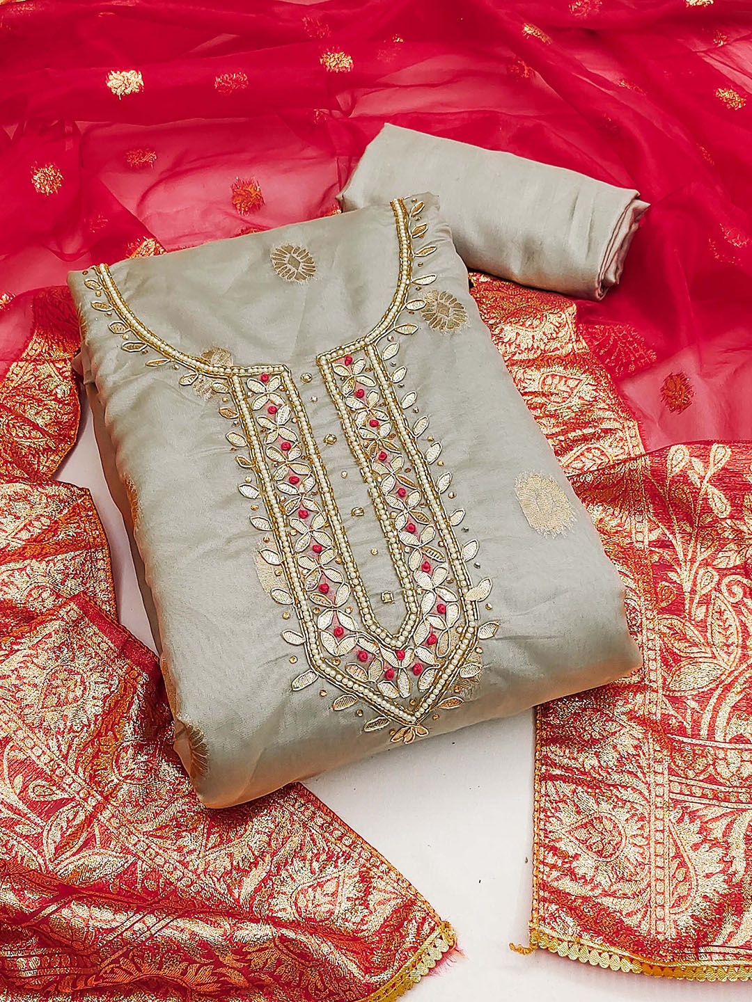 SHADOW & SAINING Ethnic Motifs Woven Design Beads Work Organza Unstitched Dress Material, Grey
SHADOW & SAINING Ethnic Motifs Woven Design Beads Work Organza Unstitched Dress Material, Grey