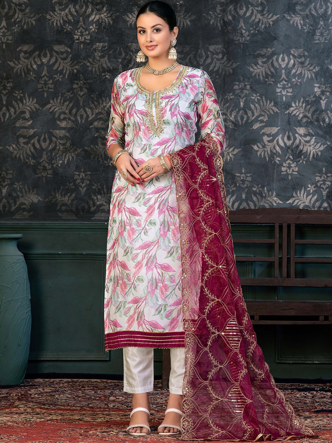 SHADOW & SAINING Floral Printed Beads And Stones Organza Semi-Stitched Dress Material, White
SHADOW & SAINING Floral Printed Beads And Stones Organza Semi-Stitched Dress Material, White
