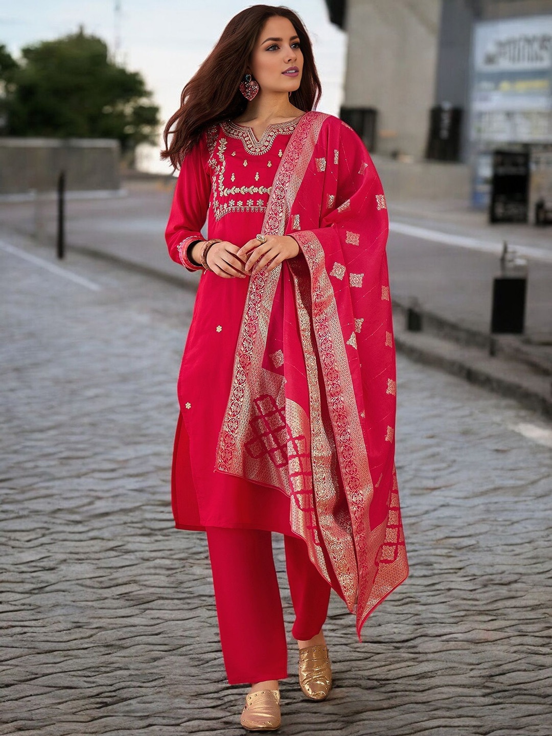Blissta Floral Embroidered Notch Neck Sequinned Straight Kurta With Trousers & Dupatta, Magenta
Blissta Floral Embroidered Notch Neck Sequinned Straight Kurta With Trousers & Dupatta, Magenta