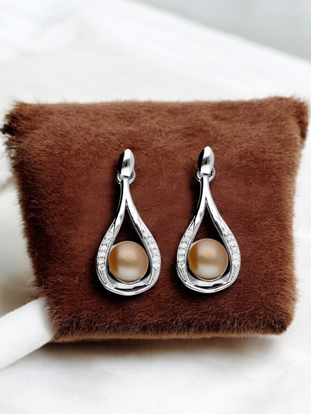 Sri Jagdamba Pearls Dealer Sterling Silver-Plated Contemporary Pearl Drop Earrings, White
Sri Jagdamba Pearls Dealer Sterling Silver-Plated Contemporary Pearl Drop Earrings, White