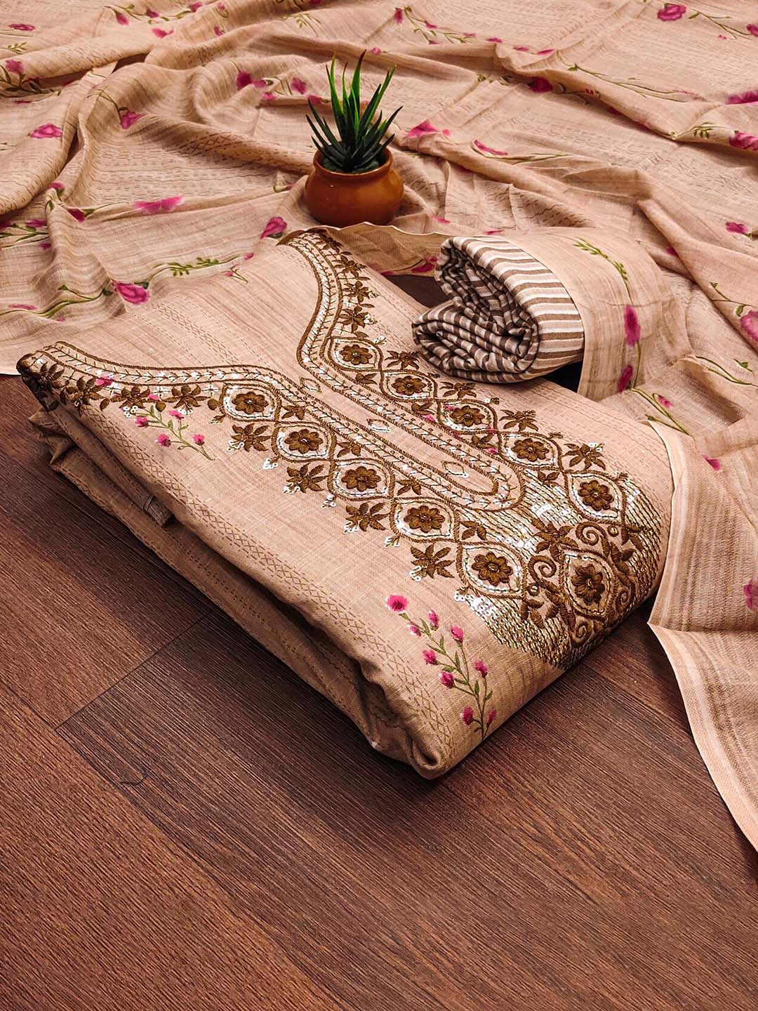 SHADOW & SAINING Floral Printed Sequinned Pure Cotton Unstitched Dress Material, Beige
SHADOW & SAINING Floral Printed Sequinned Pure Cotton Unstitched Dress Material, Beige