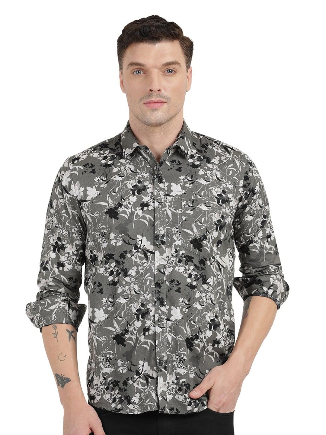 Clarke Gable Men Floral Printed Trim Slim Fit Floral Opaque Cotton Casual Shirt, Grey
Clarke Gable Men Floral Printed Trim Slim Fit Floral Opaque Cotton Casual Shirt, Grey
