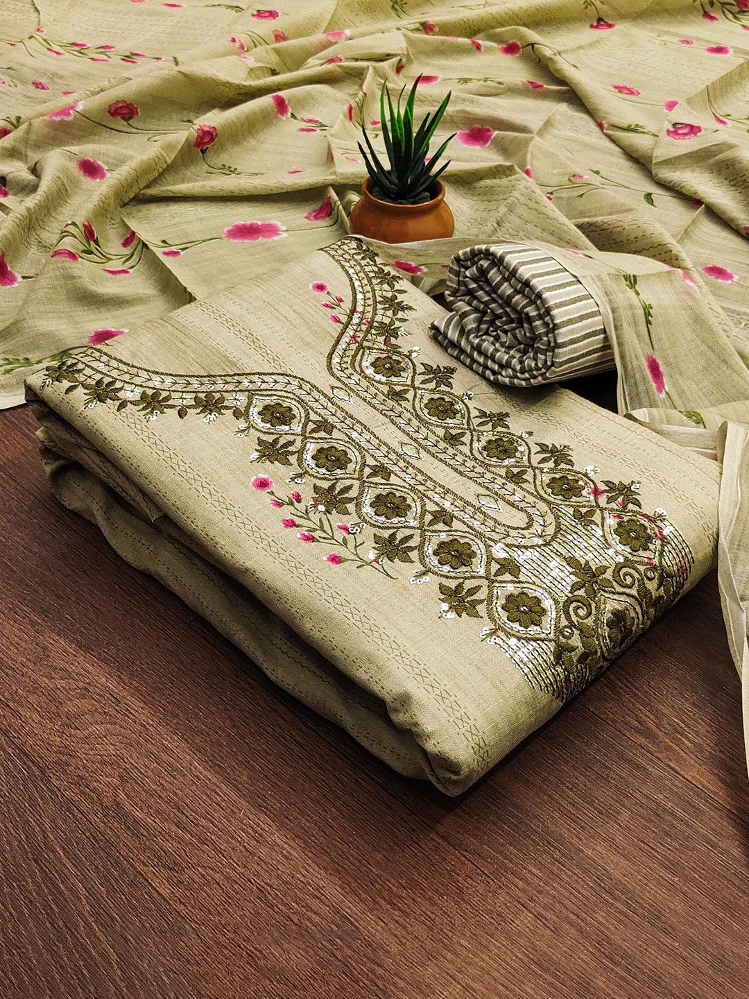 SHADOW & SAINING Floral Embroidered Sequinned Pure Cotton Unstitched Dress Material, Green
SHADOW & SAINING Floral Embroidered Sequinned Pure Cotton Unstitched Dress Material, Green