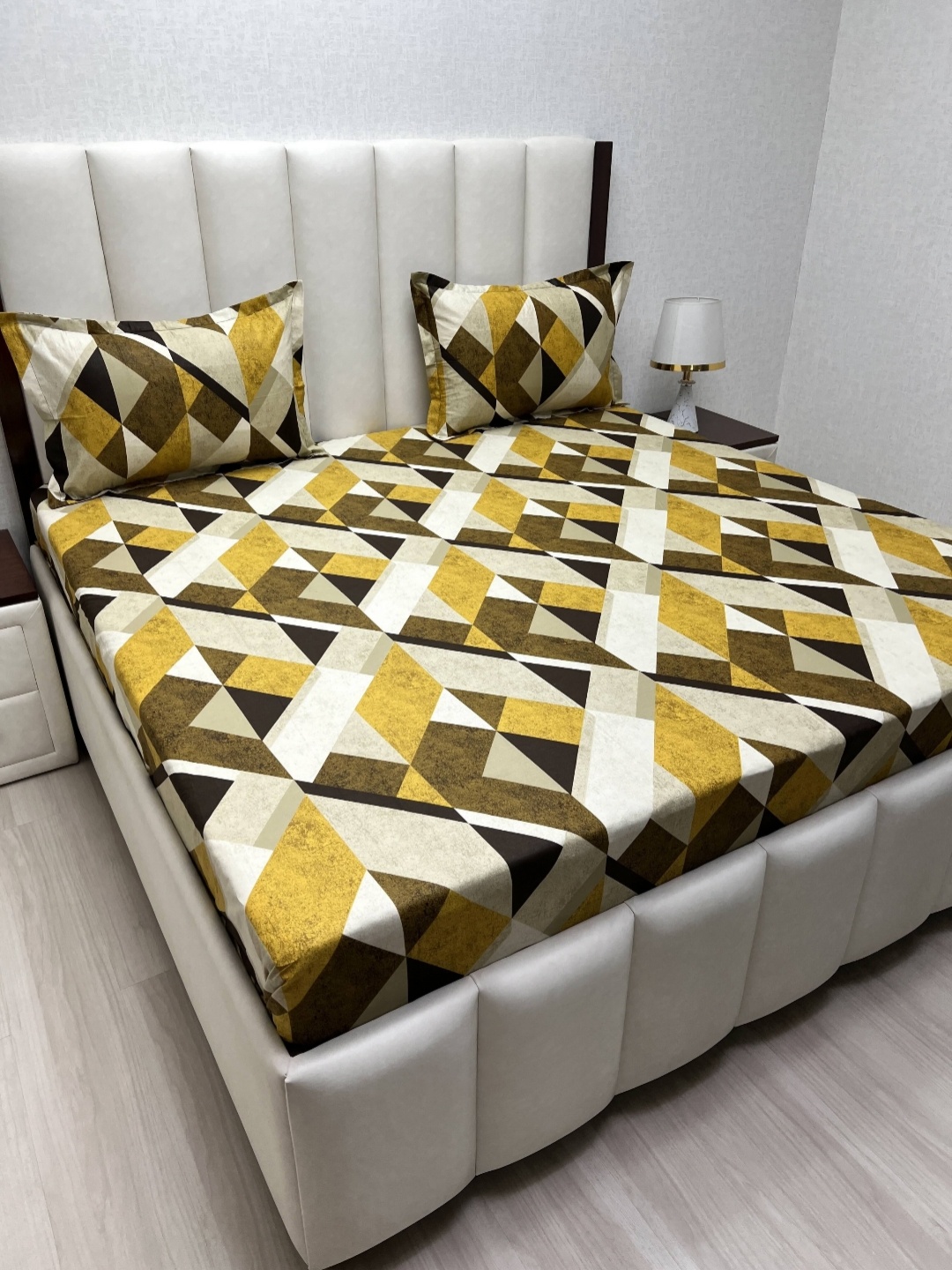 Pure Decor Brown & Grey Geometric Printed 180 TC Cotton King Bedsheet 2.74 m x 2.74 m
Pure Decor Brown & Grey Geometric Printed 180 TC Cotton King Bedsheet 2.74 m x 2.74 m