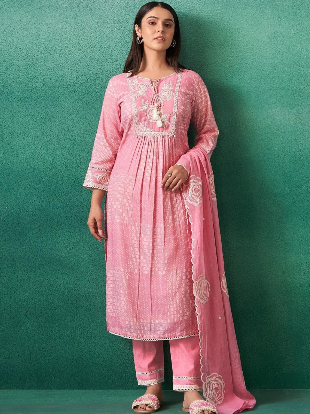 AUTUMN LANE Printed Tie-Up Neck Pleated Pure Cotton Pakistani Kurta With Trouser & Dupatta, Pink
AUTUMN LANE Printed Tie-Up Neck Pleated Pure Cotton Pakistani Kurta With Trouser & Dupatta, Pink