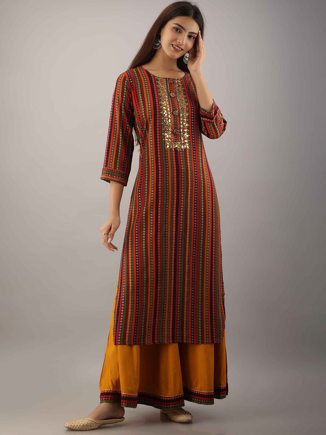 DIVASTRI Geometric Printed Gotta Patti Round Neck Straight Kurta With Palazzos, Brown
DIVASTRI Geometric Printed Gotta Patti Round Neck Straight Kurta With Palazzos, Brown