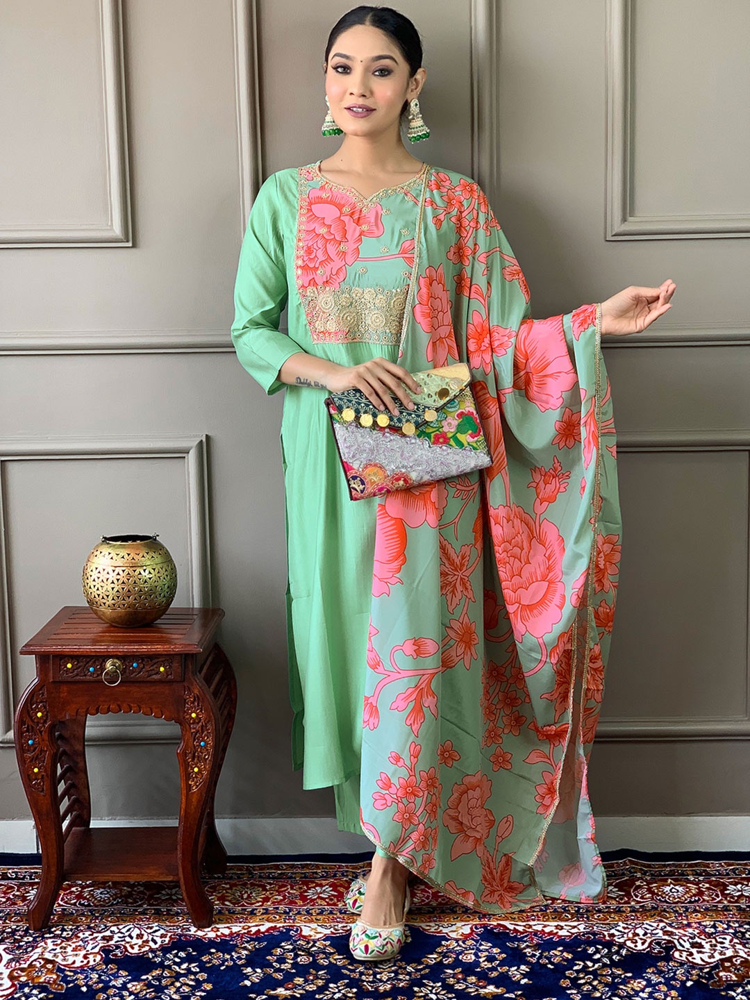 CHANDALIYO Floral Embroidered Zari Work V-Neck Straight Kurta With Trousers & Dupatta, Green
CHANDALIYO Floral Embroidered Zari Work V-Neck Straight Kurta With Trousers & Dupatta, Green