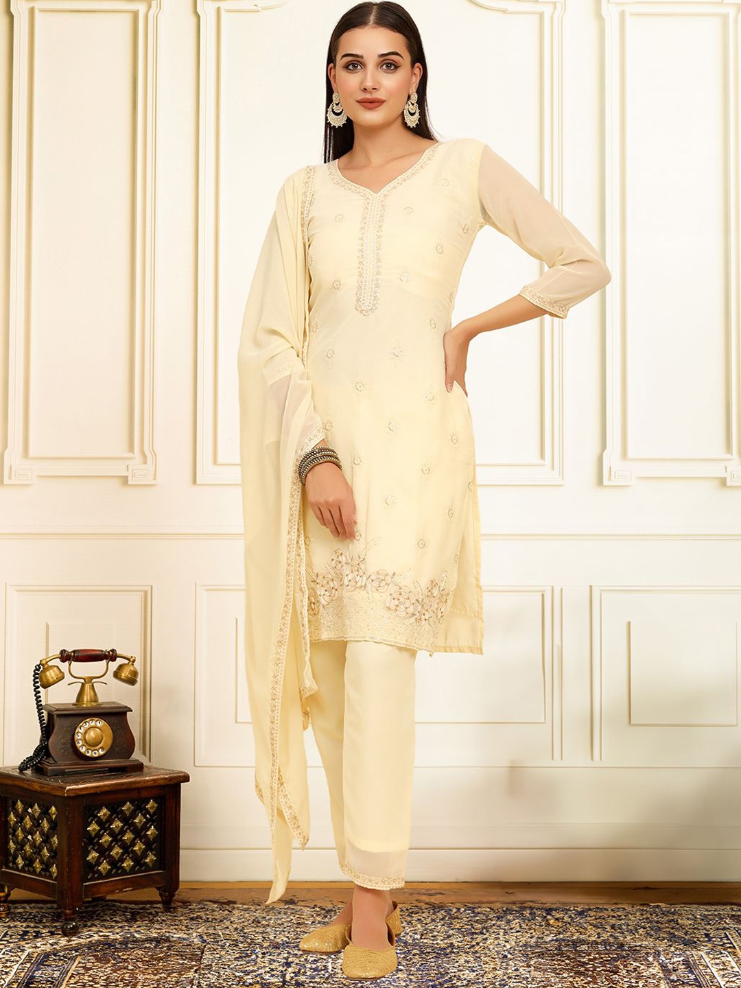 House of Pataudi Floral Embroidered Thread Work Straight Kurta With Trousers And Dupatta, Cream
House of Pataudi Floral Embroidered Thread Work Straight Kurta With Trousers And Dupatta, Cream