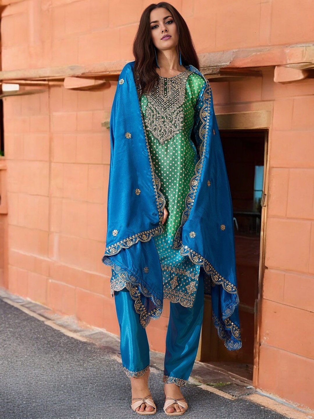 Blissta Bandhani Embroidered Straight Sequinned Kurta With Trousers And Dupatta, Green
Blissta Bandhani Embroidered Straight Sequinned Kurta With Trousers And Dupatta, Green