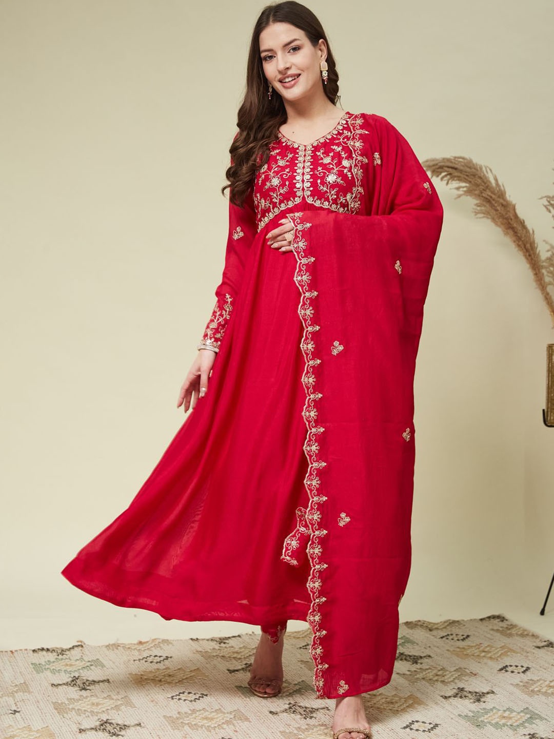 MOKOSH Floral Yoke Design Sequinned V-Neck Alia Cut Kurta With Trouser & Dupatta, Pink
MOKOSH Floral Yoke Design Sequinned V-Neck Alia Cut Kurta With Trouser & Dupatta, Pink