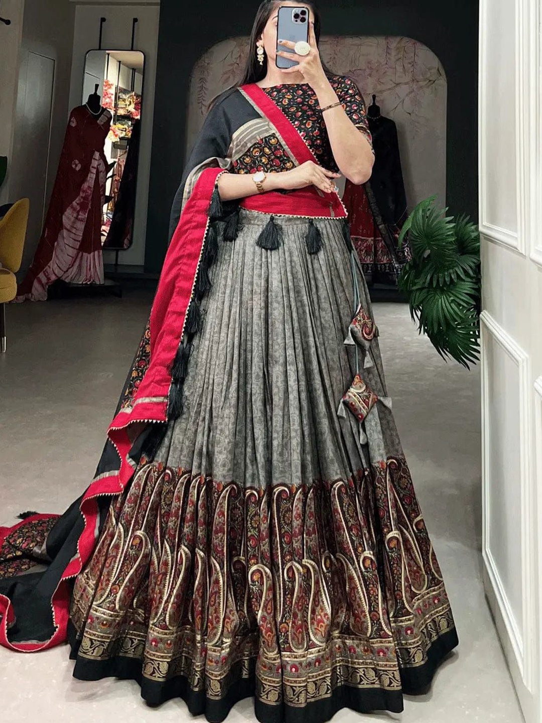 RADHVI BIZ Paisley Printed Kalamkari Lehenga With Semi-Stitched Blouse & Dupatta, Black
RADHVI BIZ Paisley Printed Kalamkari Lehenga With Semi-Stitched Blouse & Dupatta, Black