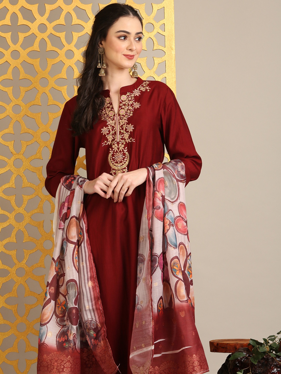 Anouk Maroon Floral Embroidered Mandarin Collar Straight Kurta With Trouser & Dupatta
Anouk Maroon Floral Embroidered Mandarin Collar Straight Kurta With Trouser & Dupatta