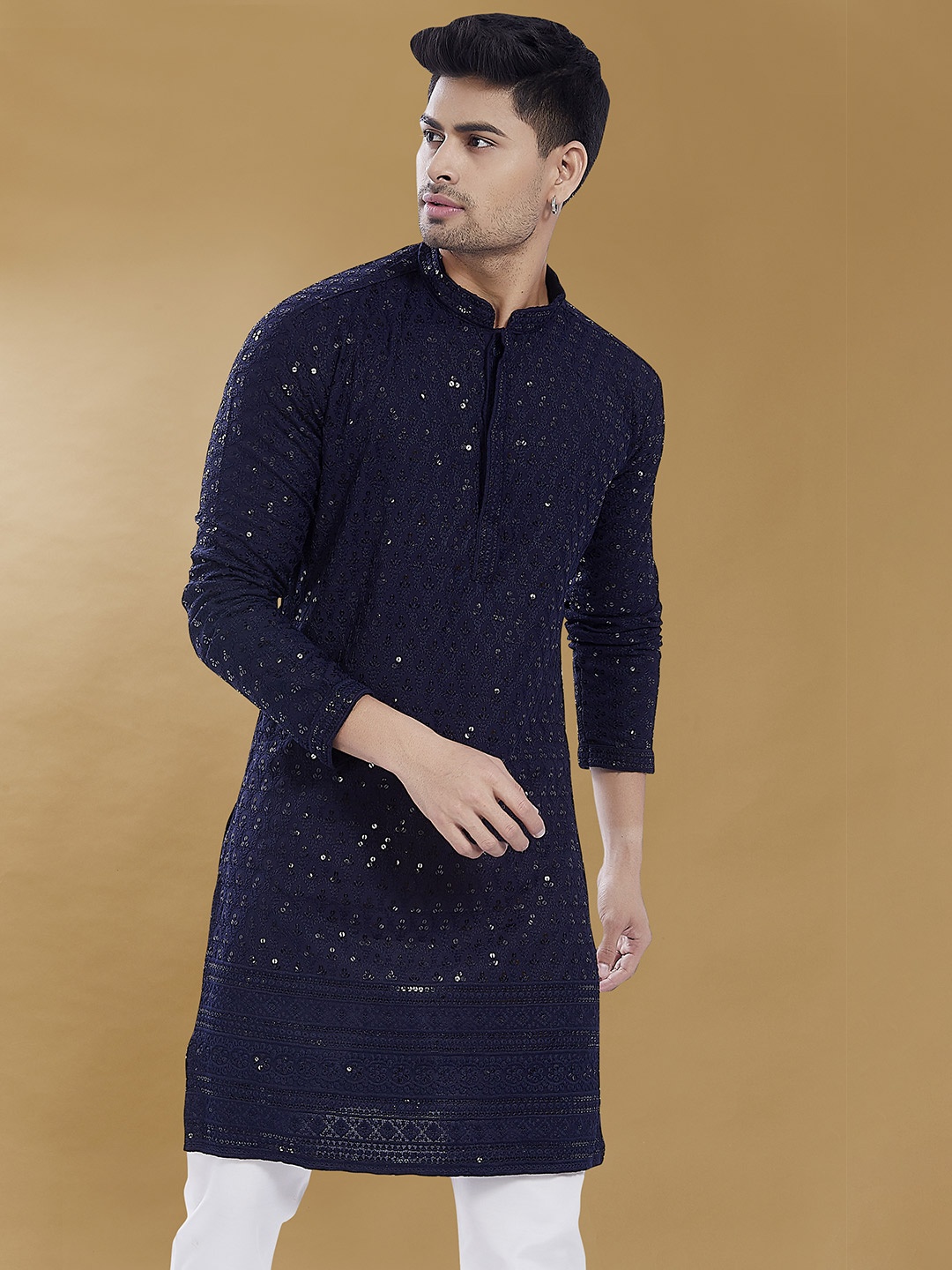 DIVISIVE Mandarin Collar Geometric Embroidered Thread Work Straight Kurta, Navy blue
DIVISIVE Mandarin Collar Geometric Embroidered Thread Work Straight Kurta, Navy blue