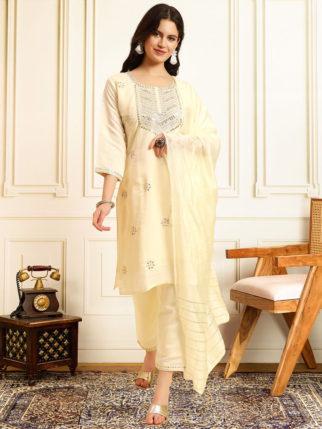 House of Pataudi Floral Embroidered Thread Work Straight Kurta With Trousers And Dupatta, White
House of Pataudi Floral Embroidered Thread Work Straight Kurta With Trousers And Dupatta, White