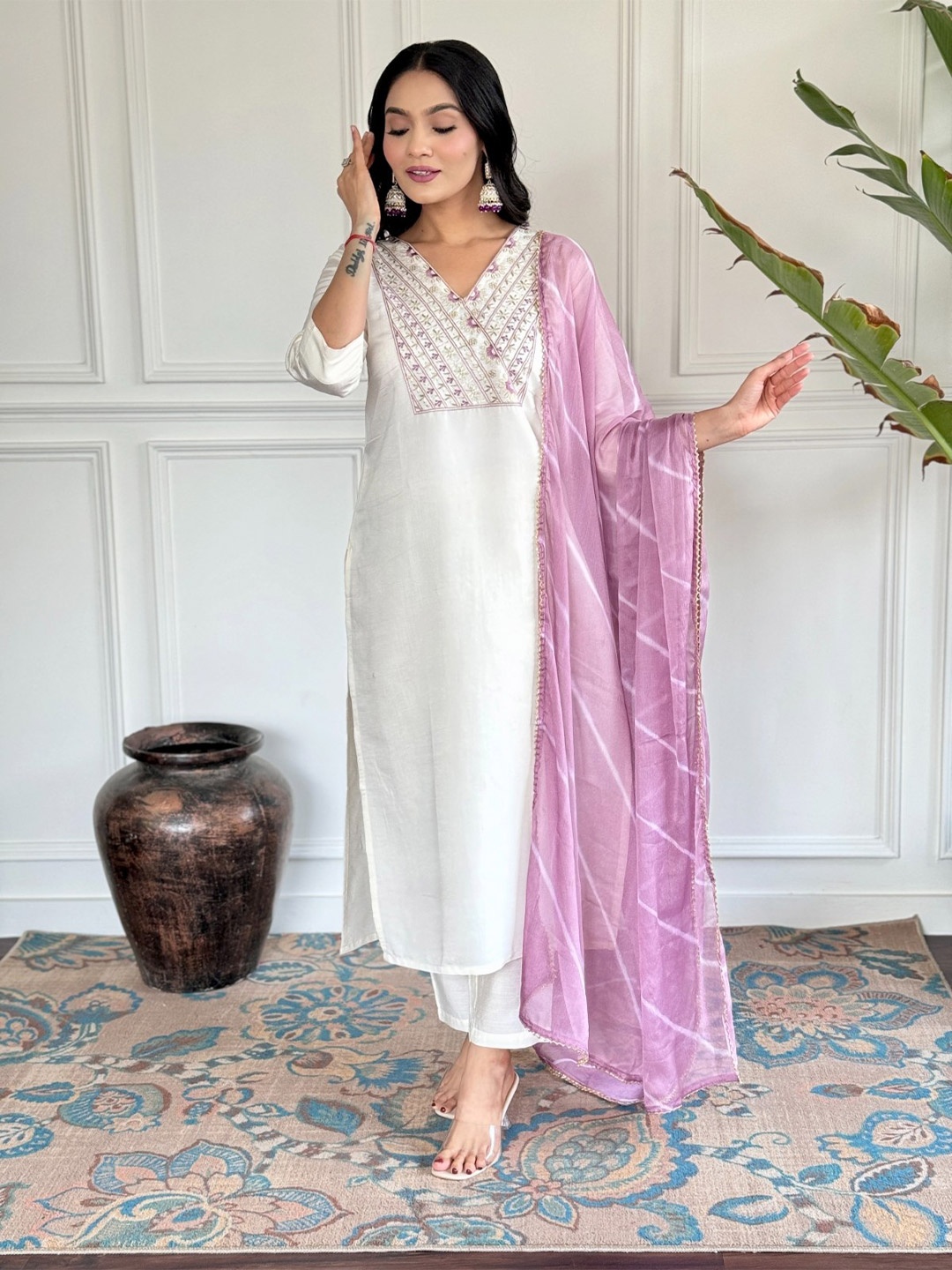 CHANDALIYO Floral Yoke Design V-Neck Chanderi Silk Straight Kurta With Trousers & Dupatta, White
CHANDALIYO Floral Yoke Design V-Neck Chanderi Silk Straight Kurta With Trousers & Dupatta, White
