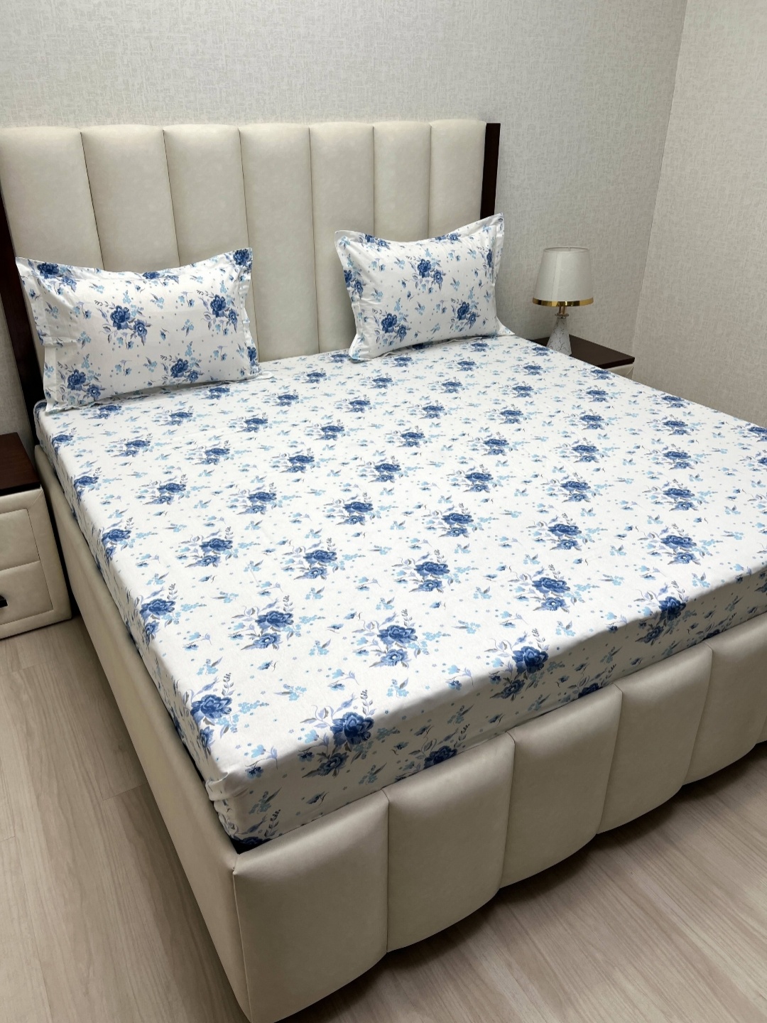 Pure Decor White & Blue Floral Printed 180 TC Cotton King Bedsheet 2.74 m x 2.74 m
Pure Decor White & Blue Floral Printed 180 TC Cotton King Bedsheet 2.74 m x 2.74 m