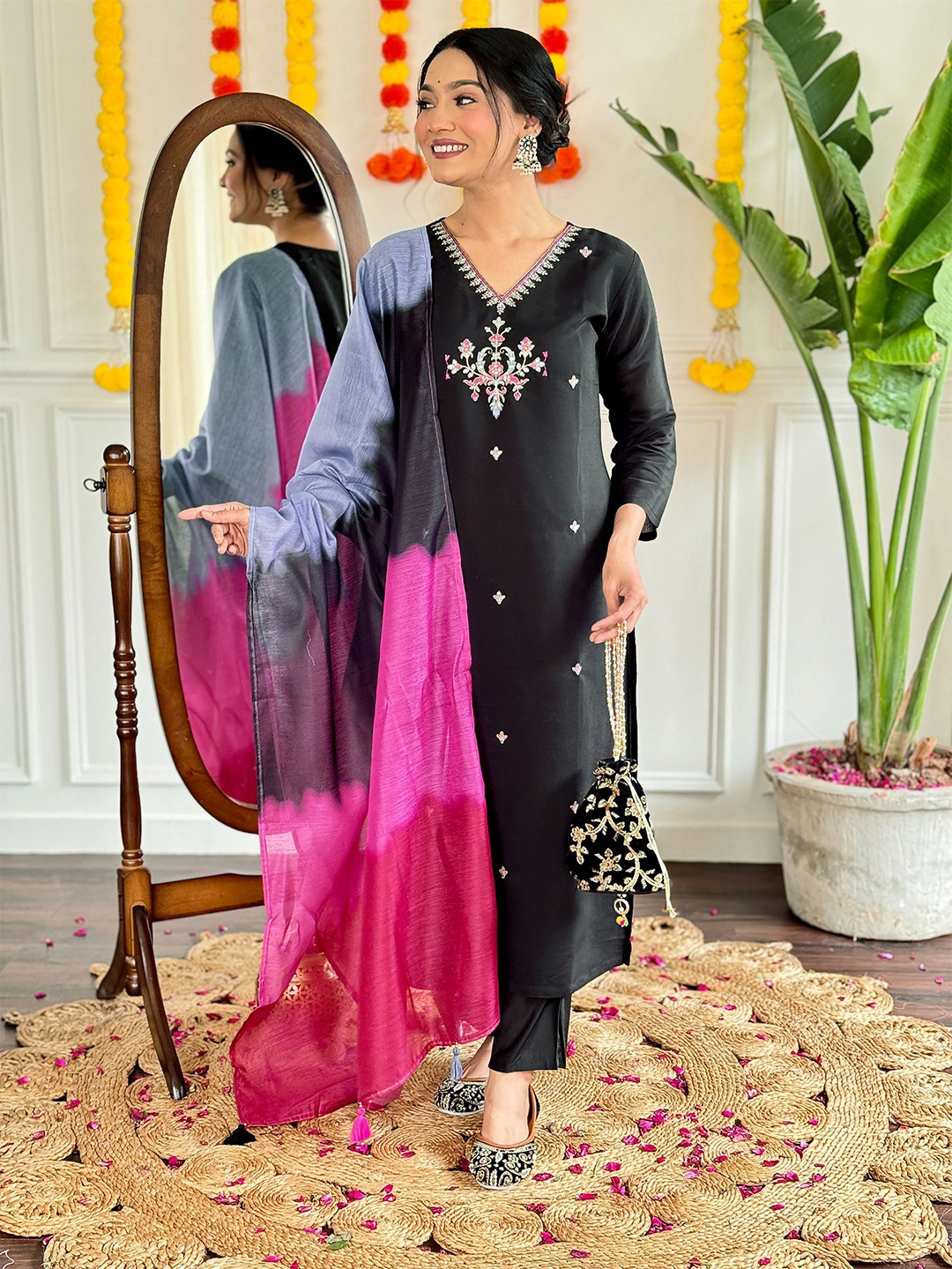 Growdamy Floral Embroidered Thread Work V Neck Chanderi Silk Kurta With Trousers & Dupatta, Black
Growdamy Floral Embroidered Thread Work V Neck Chanderi Silk Kurta With Trousers & Dupatta, Black
