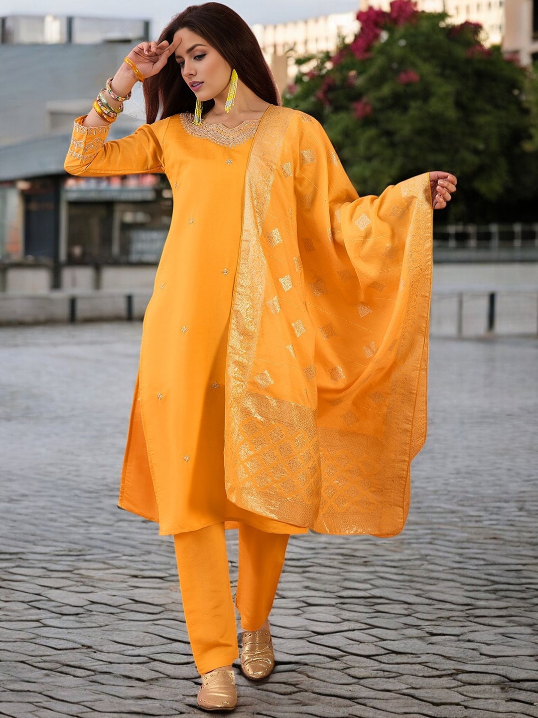 Blissta Floral Embroidered Notch Neck Sequinned Straight Kurta With Trousers & Dupatta, Yellow
Blissta Floral Embroidered Notch Neck Sequinned Straight Kurta With Trousers & Dupatta, Yellow