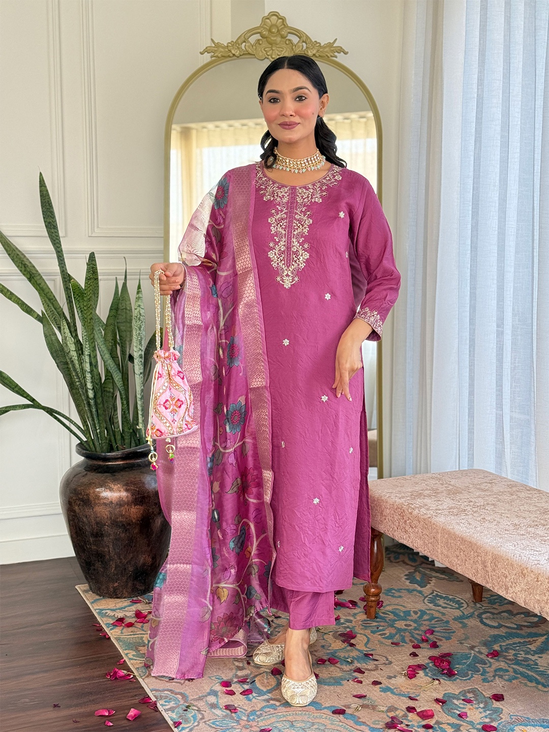 Growdamy Floral Embroidered Thread Work Chanderi Silk Kurta With Trousers & Dupatta, Mauve
Growdamy Floral Embroidered Thread Work Chanderi Silk Kurta With Trousers & Dupatta, Mauve