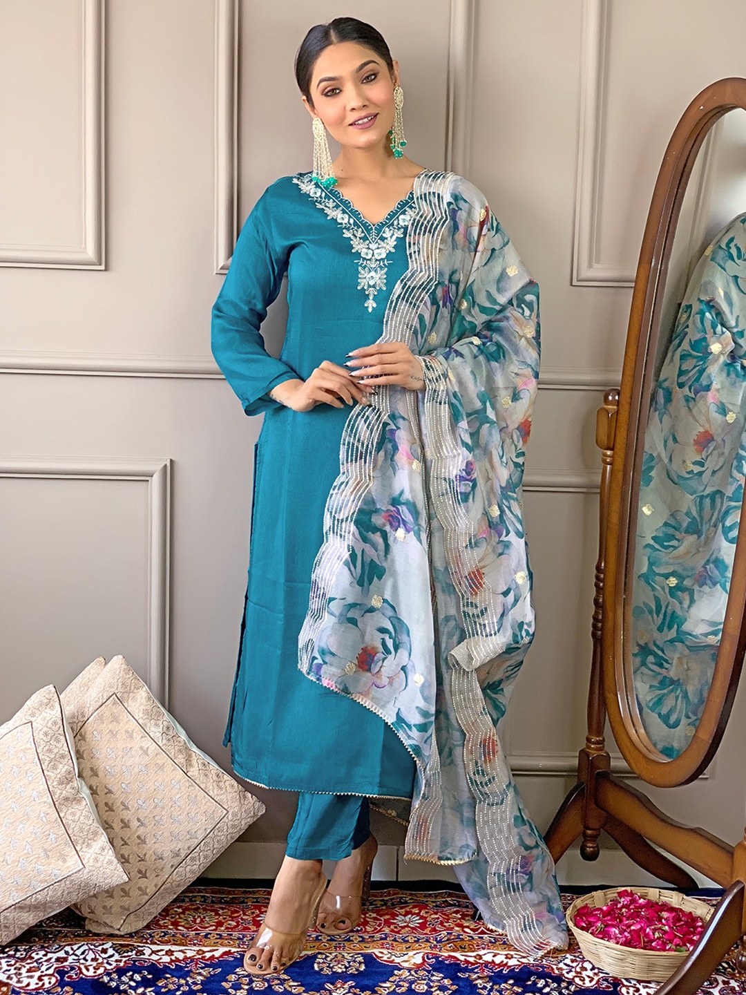 CHANDALIYO Ethnic Motifs Yoke Design Thread Work Kurta with Trousers & Dupatta, Blue
CHANDALIYO Ethnic Motifs Yoke Design Thread Work Kurta with Trousers & Dupatta, Blue