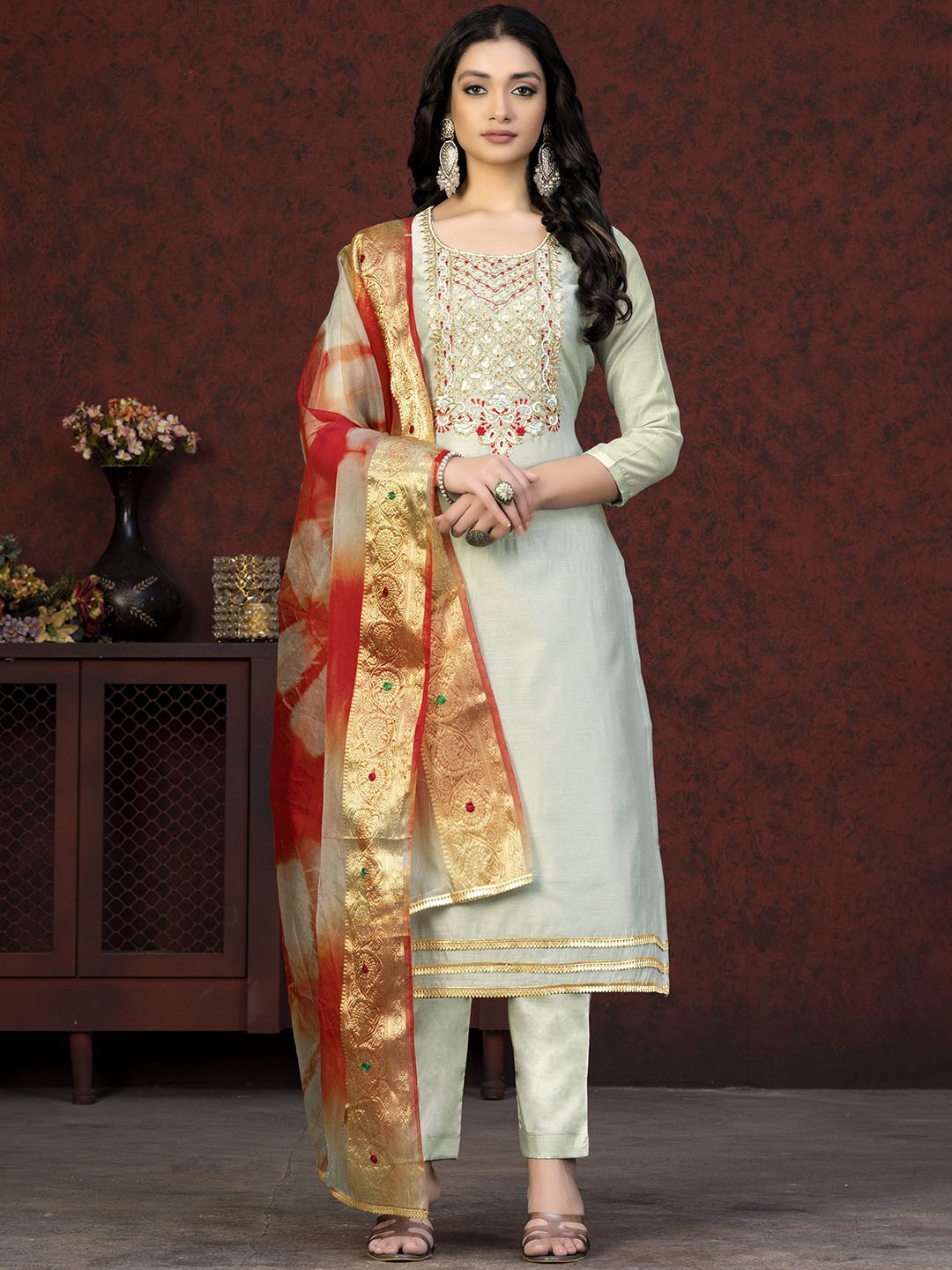 SHADOW & SAINING Floral Embroidered Zari Chanderi Semi-Stitched Dress Material, Grey
SHADOW & SAINING Floral Embroidered Zari Chanderi Semi-Stitched Dress Material, Grey