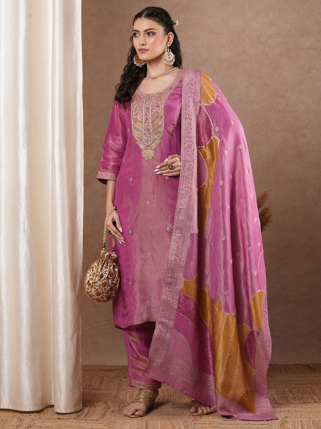 FASHOR Floral Embroidered Straight Beads and Stones Kurta With Trousers And Dupatta, Pink
FASHOR Floral Embroidered Straight Beads and Stones Kurta With Trousers And Dupatta, Pink