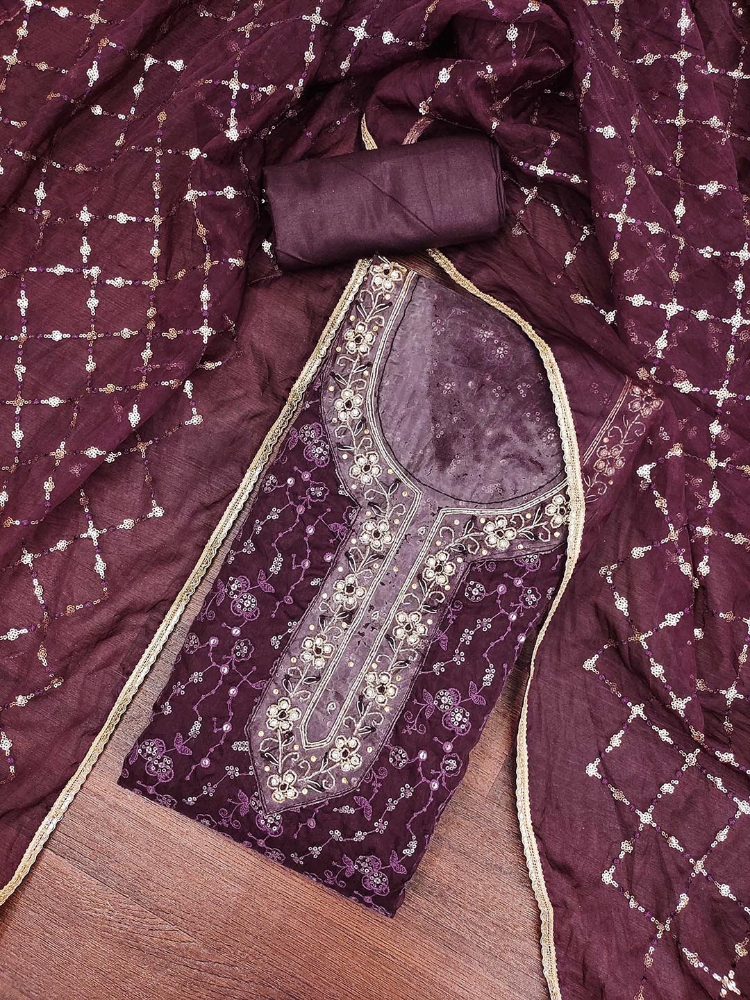 SHADOW & SAINING Floral Embroidered Sequinned Organza Unstitched Dress Material, Purple
SHADOW & SAINING Floral Embroidered Sequinned Organza Unstitched Dress Material, Purple