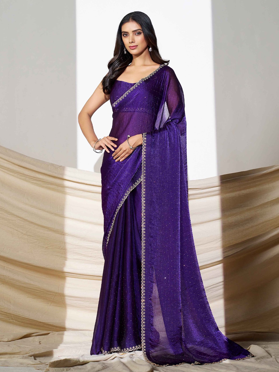 TANNAH Beads and Stones Embellished Chiffon Saree With Unstitched Blouse Piece, Blue
TANNAH Beads and Stones Embellished Chiffon Saree With Unstitched Blouse Piece, Blue