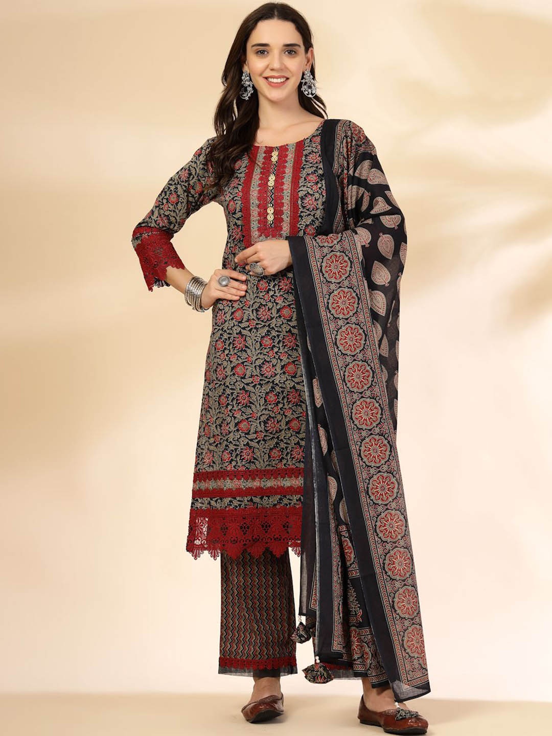 Yufta Floral Printed Thread Work Pure Cotton Straight Kurta With Trousers & Dupatta, Black
Yufta Floral Printed Thread Work Pure Cotton Straight Kurta With Trousers & Dupatta, Black