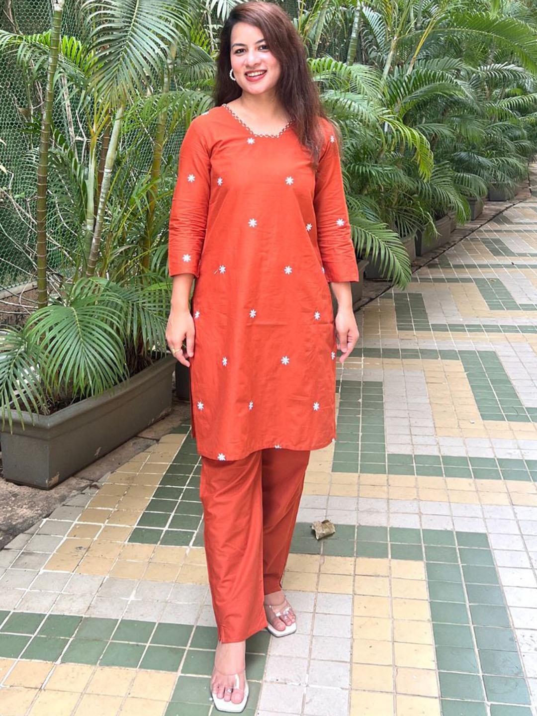 Rangreza Orchid Rust Floral Embroidered Thread Work Pure Cotton Kurta With Trousers
Rangreza Orchid Rust Floral Embroidered Thread Work Pure Cotton Kurta With Trousers