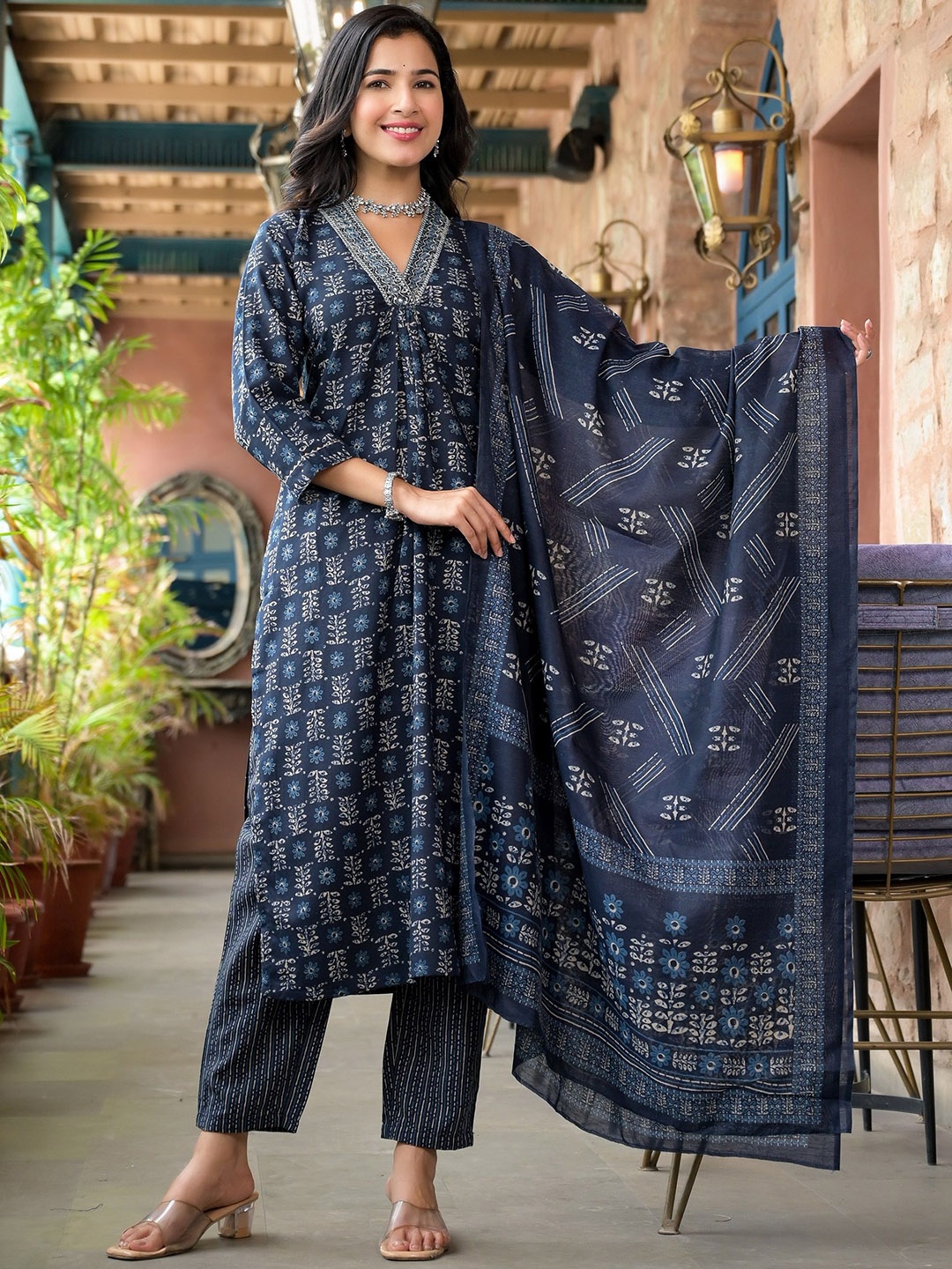 DIVASTRI Floral Printed V-Neck Pleated Straight Kurta With Trouser And Dupatta, Blue
DIVASTRI Floral Printed V-Neck Pleated Straight Kurta With Trouser And Dupatta, Blue
