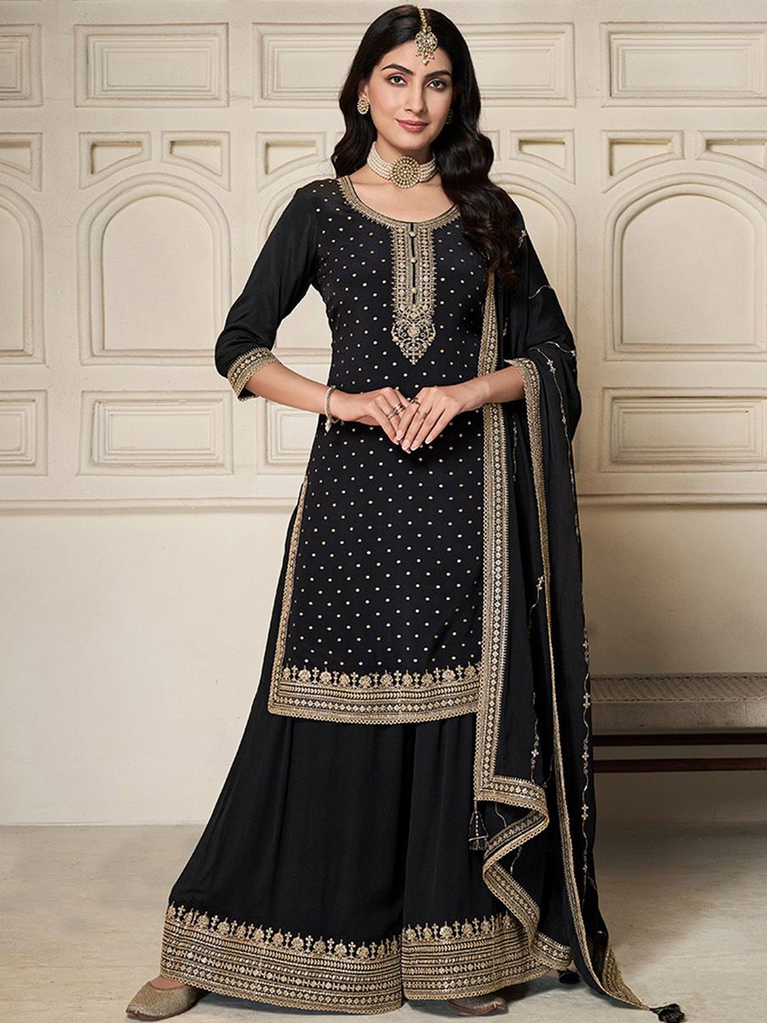 Seerat Floral Embroidered Round Neck Sequinned Straight Kurta With Sharara & Dupatta, Black
Seerat Floral Embroidered Round Neck Sequinned Straight Kurta With Sharara & Dupatta, Black