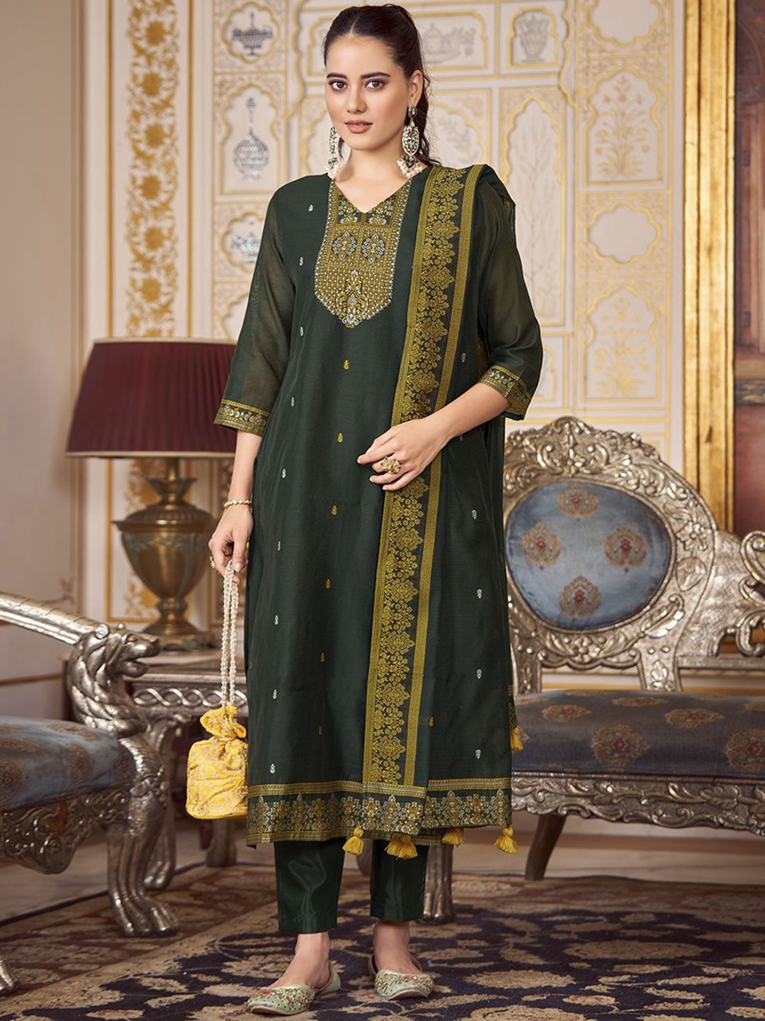 DIVASTRI Ethnic Motifs Woven Design V-Neck Straight Kurta with Trousers & Dupatta, Green
DIVASTRI Ethnic Motifs Woven Design V-Neck Straight Kurta with Trousers & Dupatta, Green