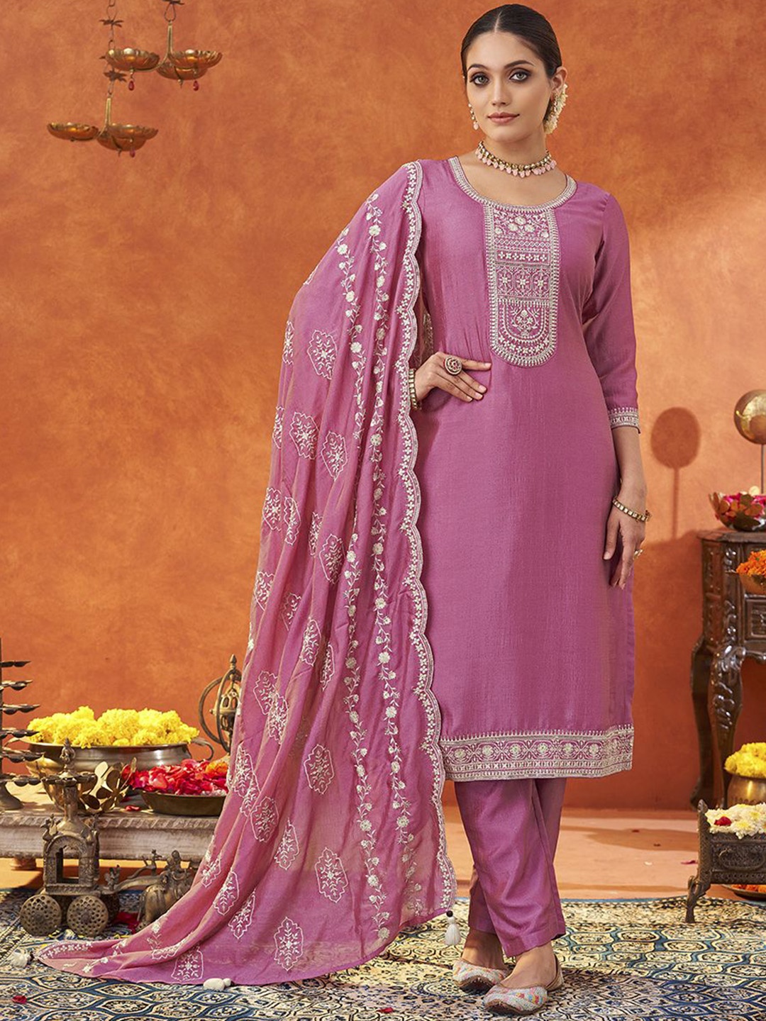 DIVASTRI Floral Yoke Design Thread Work Straight Kurta With Trouser And Dupatta, Pink
DIVASTRI Floral Yoke Design Thread Work Straight Kurta With Trouser And Dupatta, Pink