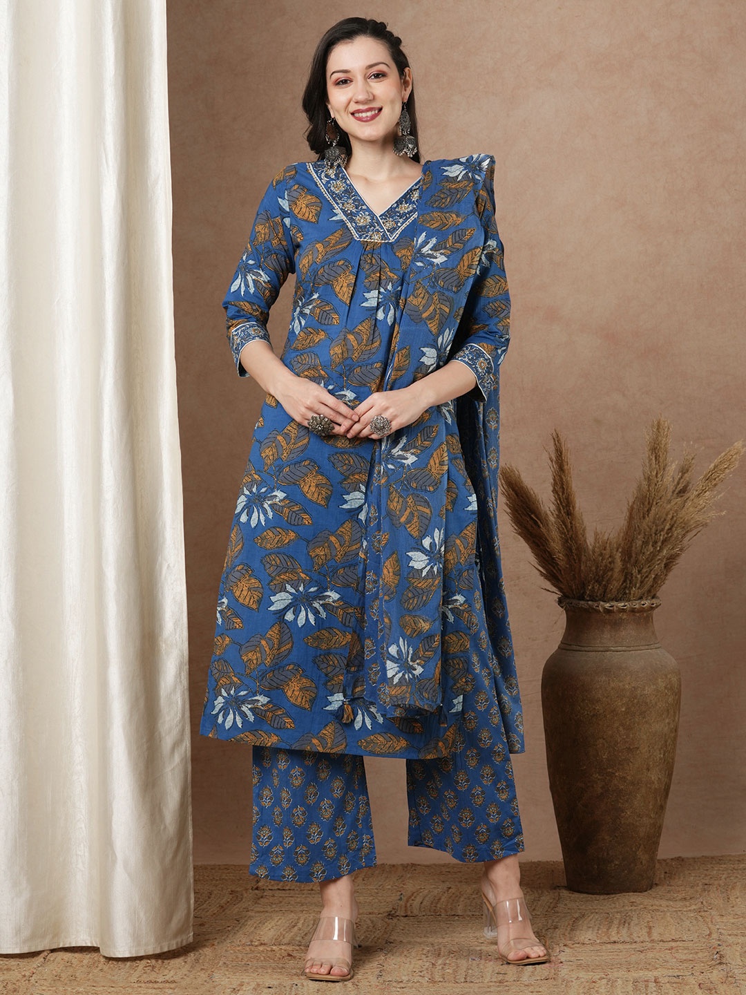 FASHOR Ethnic Motifs Printed V-Neck Pure Cotton Kurta With Trousers & Dupatta, Blue
FASHOR Ethnic Motifs Printed V-Neck Pure Cotton Kurta With Trousers & Dupatta, Blue