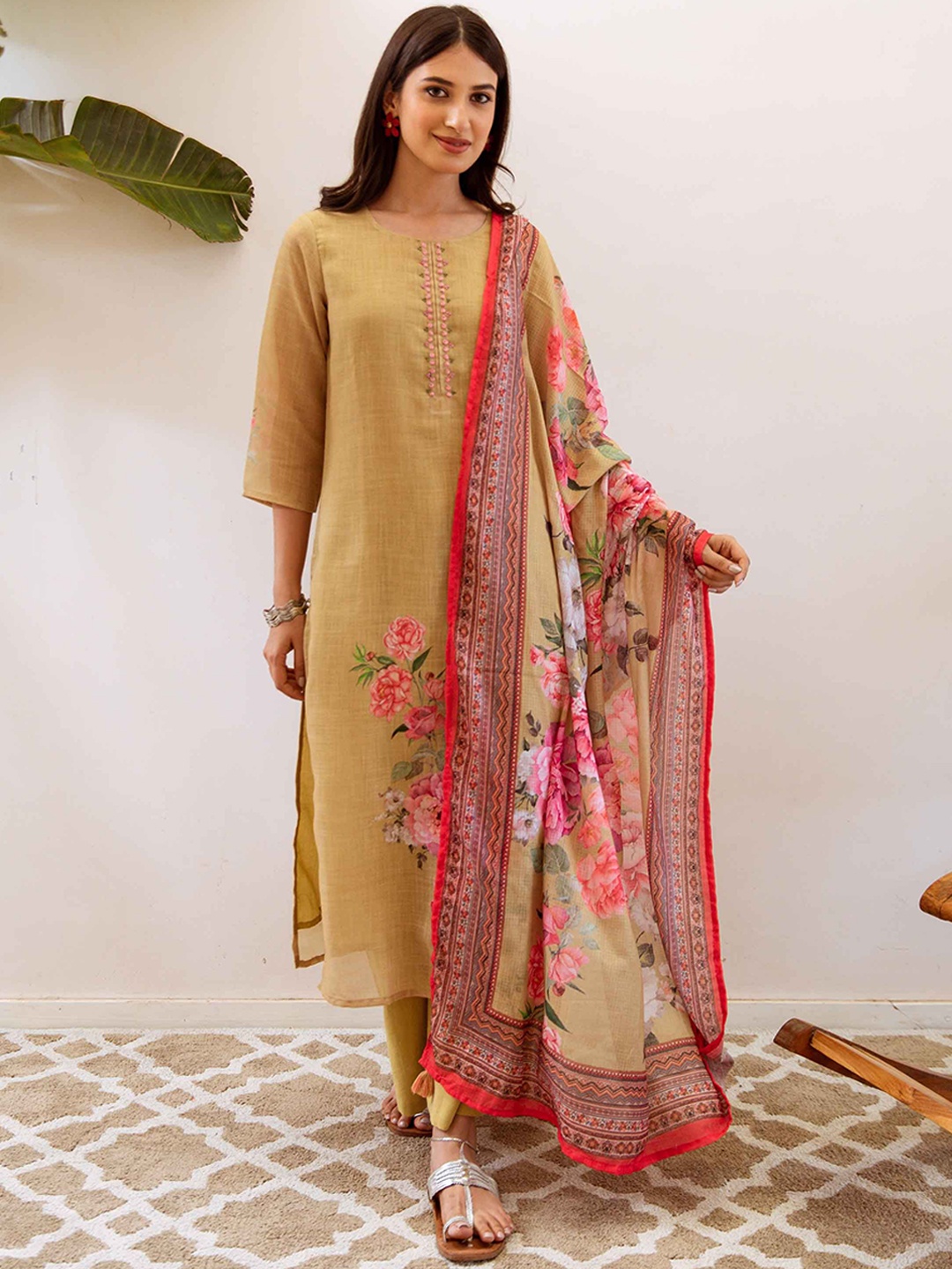 DIVASTRI Floral Printed Thread Work Linen Straight Kurta With Palazzo And Dupatta, Yellow
DIVASTRI Floral Printed Thread Work Linen Straight Kurta With Palazzo And Dupatta, Yellow