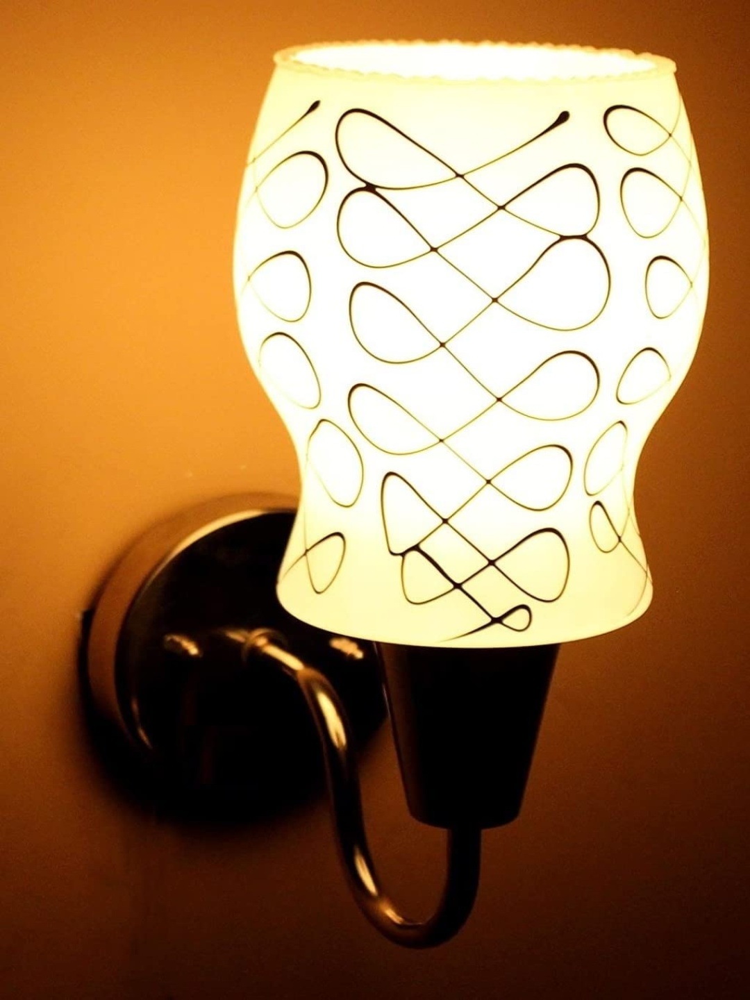KINIS Silver-Toned & Blue Printed Metal Quirky Cylindrical Shaped Wall Lamp With Bulb
KINIS Silver-Toned & Blue Printed Metal Quirky Cylindrical Shaped Wall Lamp With Bulb