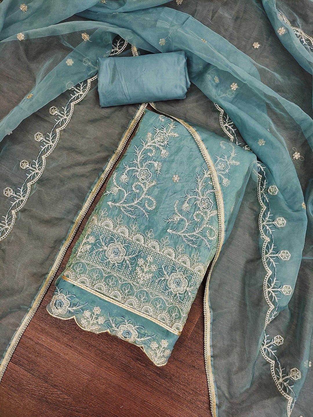 SHADOW & SAINING Floral Embroidered Thread Work Pure Silk Unstitched Dress Material, Blue
SHADOW & SAINING Floral Embroidered Thread Work Pure Silk Unstitched Dress Material, Blue