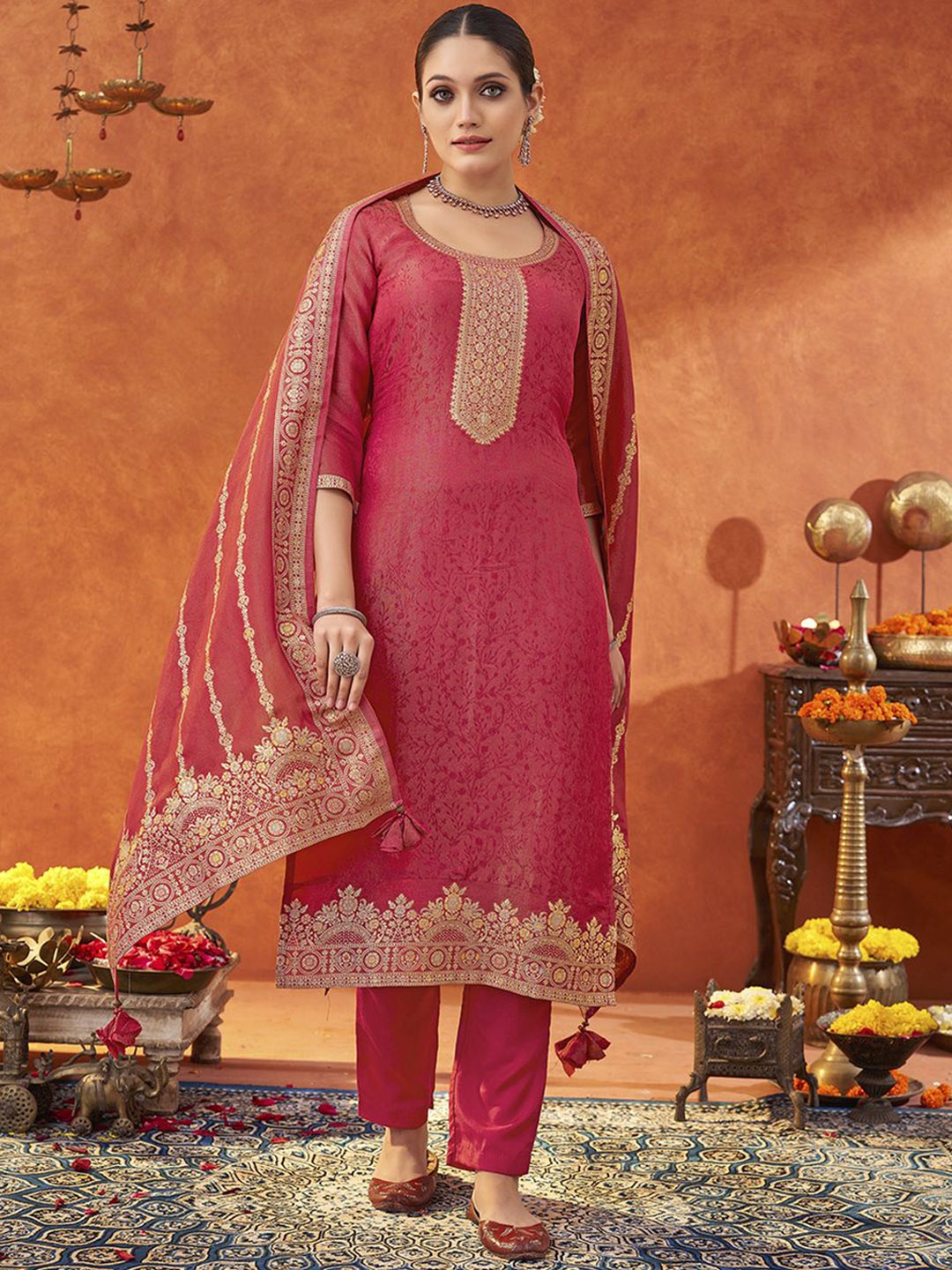 DIVASTRI Floral Woven Design Round Neck Tissue Silk Straight Kurta With Trousers & Dupatta, Pink
DIVASTRI Floral Woven Design Round Neck Tissue Silk Straight Kurta With Trousers & Dupatta, Pink