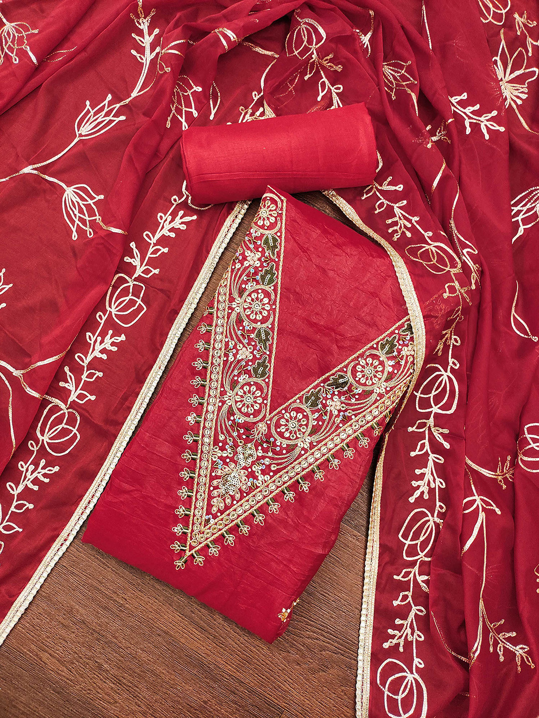 SHADOW & SAINING Floral Embroidered Sequinned Pure Silk Semi-Stitched Dress Material, Red
SHADOW & SAINING Floral Embroidered Sequinned Pure Silk Semi-Stitched Dress Material, Red