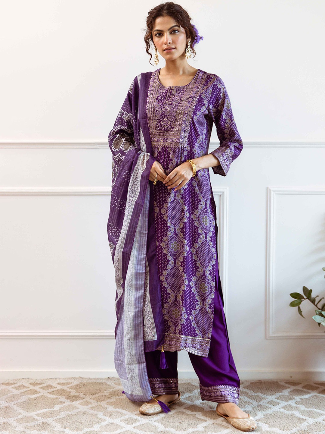 DIVASTRI Bandhani Printed Sequinned Round Neck Straight Kurta with Palazzos & Dupatta, Purple
DIVASTRI Bandhani Printed Sequinned Round Neck Straight Kurta with Palazzos & Dupatta, Purple
