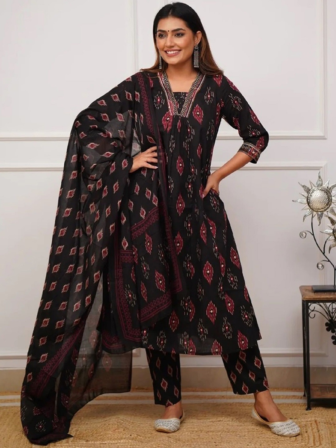DIVASTRI Ethnic Motifs Printed Pleated V-Neck A-Line Kurta With Trousers And Dupatta, Black
DIVASTRI Ethnic Motifs Printed Pleated V-Neck A-Line Kurta With Trousers And Dupatta, Black