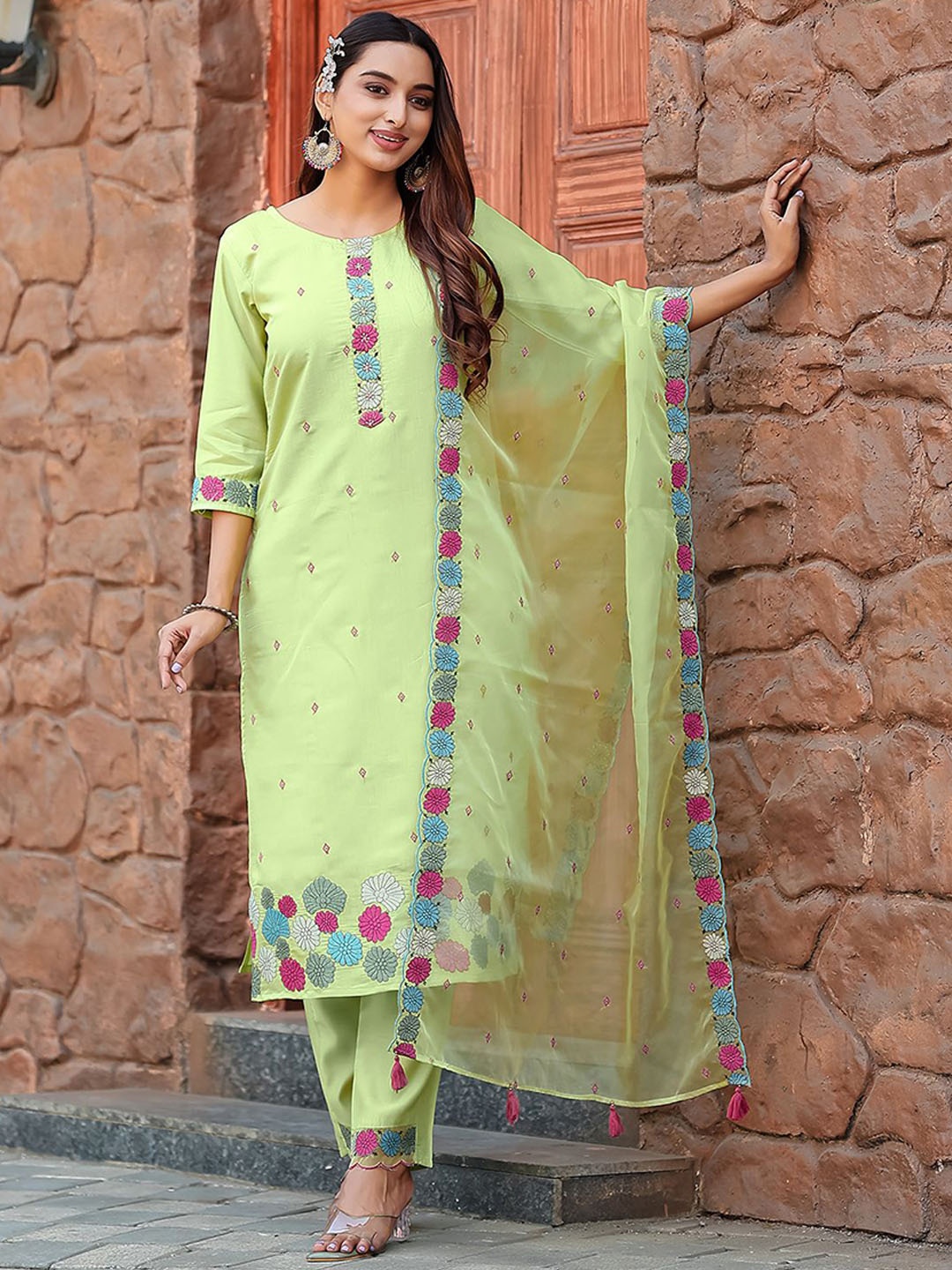 MITTOO Floral Embroidered Thread Work Round Neck Straight Kurta with Trousers & Dupatta, Sea green
MITTOO Floral Embroidered Thread Work Round Neck Straight Kurta with Trousers & Dupatta, Sea green