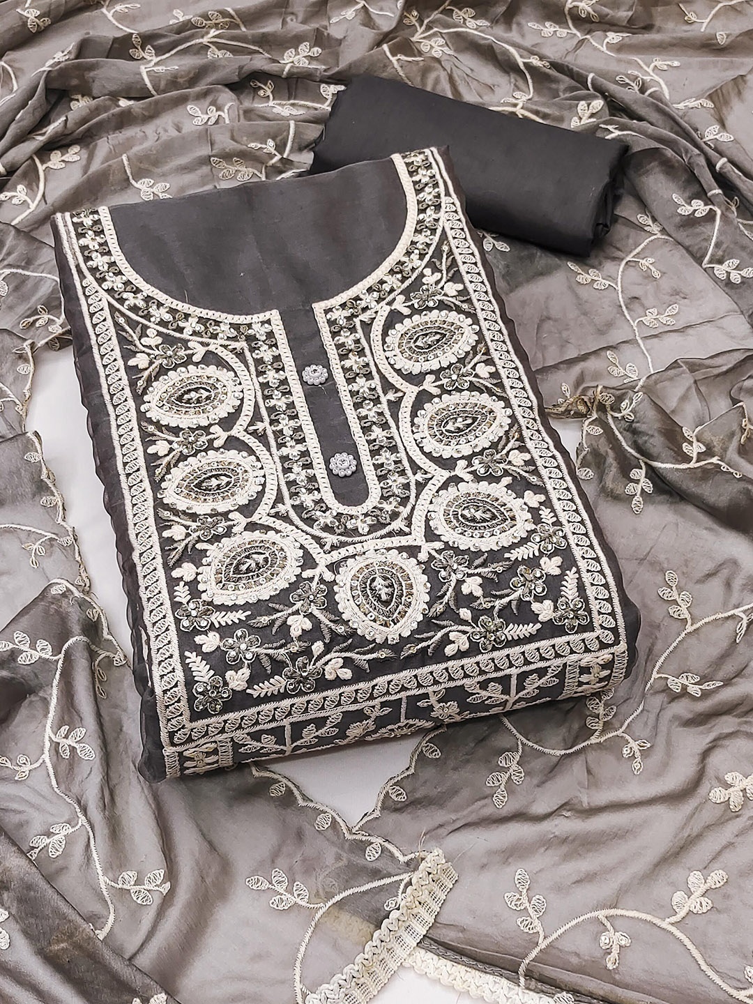 SHADOW & SAINING Floral Embroidered Thread Work Organza Semi-Stitched Dress Material, Grey
SHADOW & SAINING Floral Embroidered Thread Work Organza Semi-Stitched Dress Material, Grey