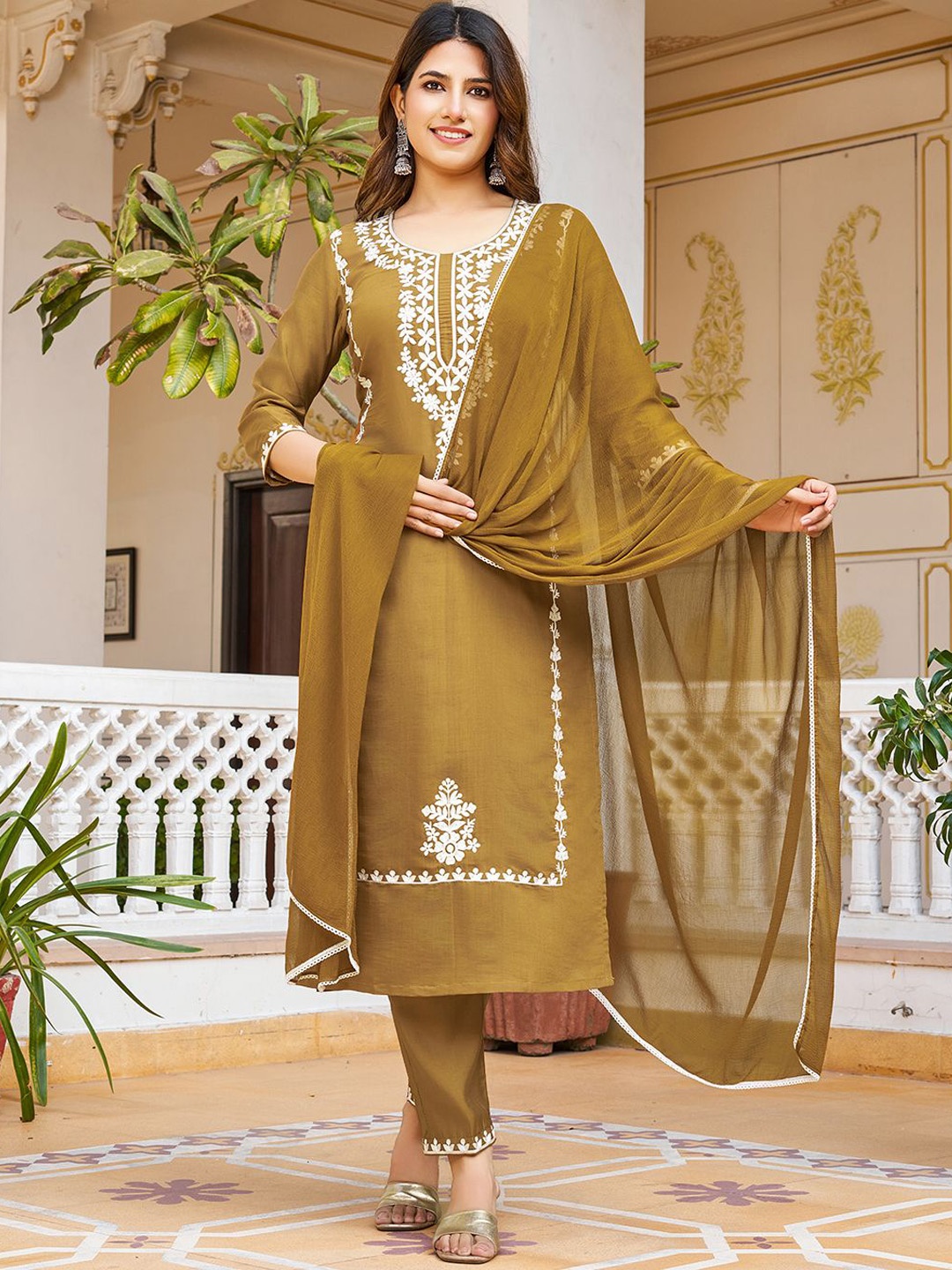 VIBE VISION Floral Embroidered Round Neck Straight Kurta With Trousers & Dupatta, Brown
VIBE VISION Floral Embroidered Round Neck Straight Kurta With Trousers & Dupatta, Brown