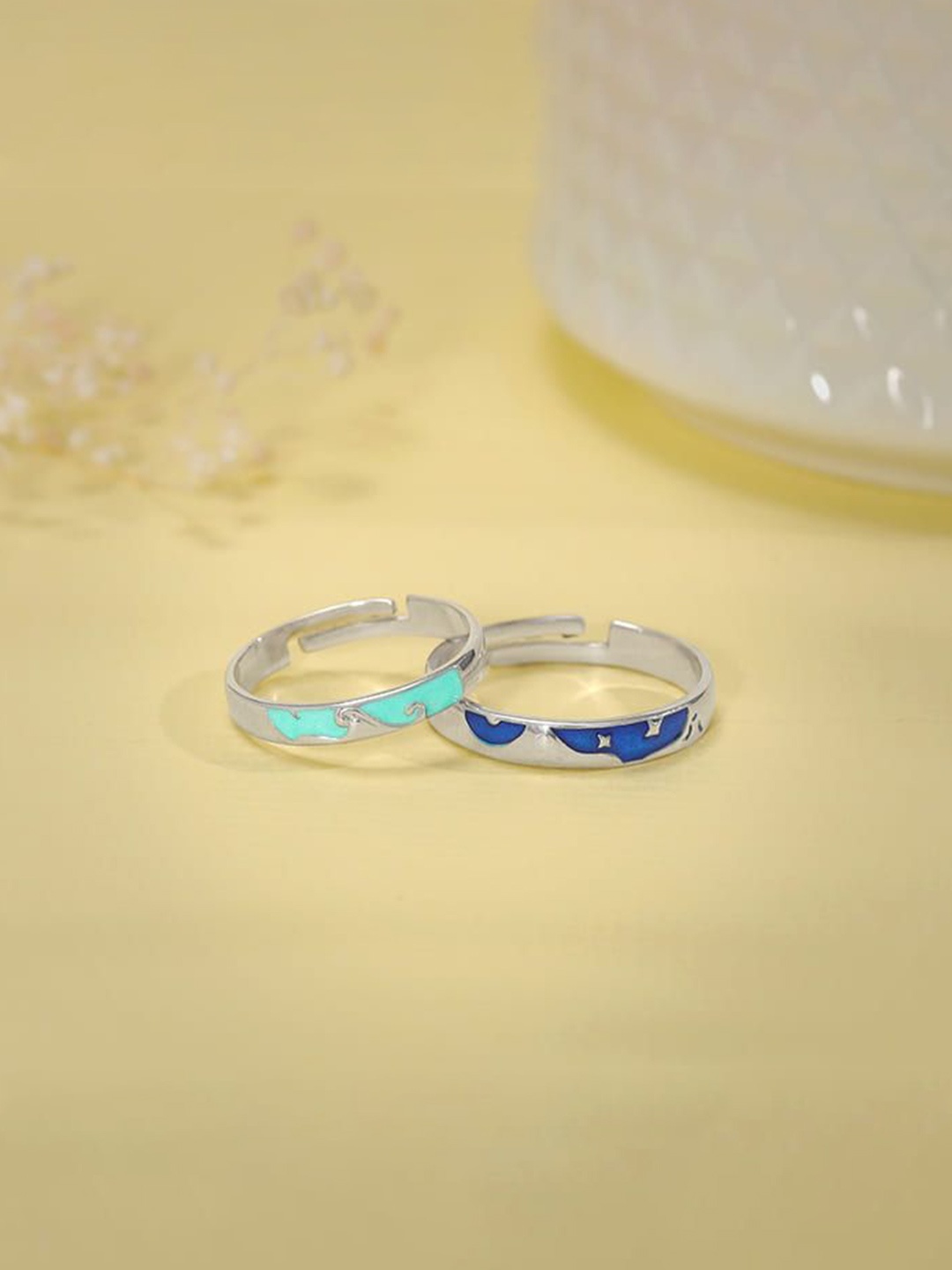 GIVA Unisex Set of 2 Ecstasy 925 Sterling Silver-Plated Ecstasy Couple Bands Finger Rings
GIVA Unisex Set of 2 Ecstasy 925 Sterling Silver-Plated Ecstasy Couple Bands Finger Rings