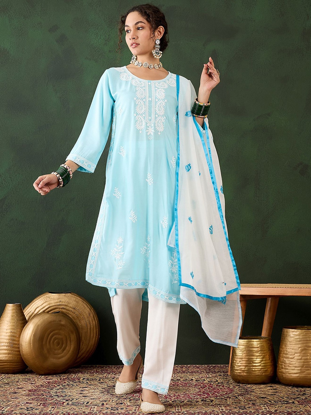 DIVASTRI Floral Embroidered Thread Work Straight Kurta With Trousers And Dupatta, Blue
DIVASTRI Floral Embroidered Thread Work Straight Kurta With Trousers And Dupatta, Blue