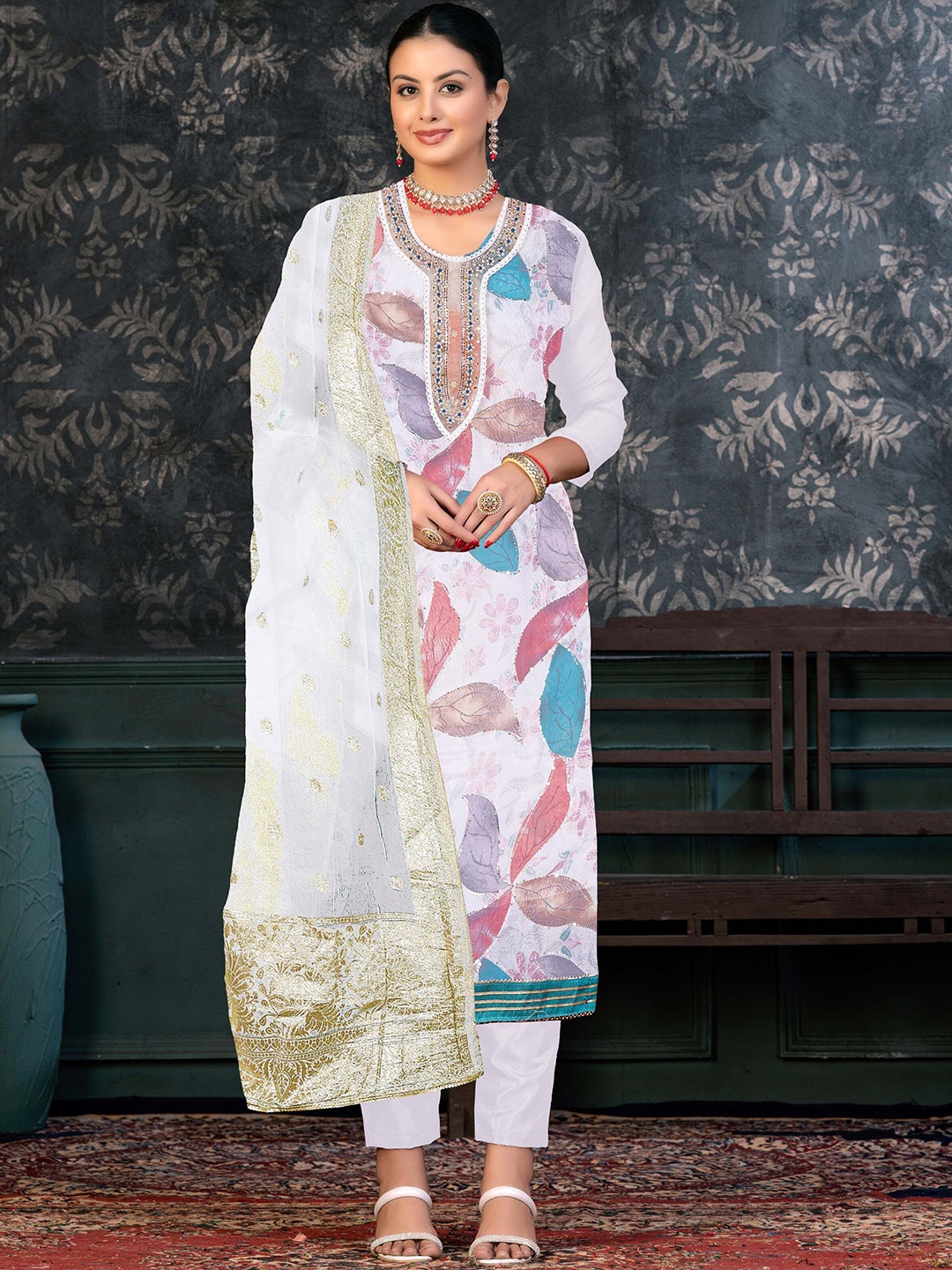 SHADOW & SAINING Floral Printed Beads And Stones Organza Unstitched Dress Material, White
SHADOW & SAINING Floral Printed Beads And Stones Organza Unstitched Dress Material, White